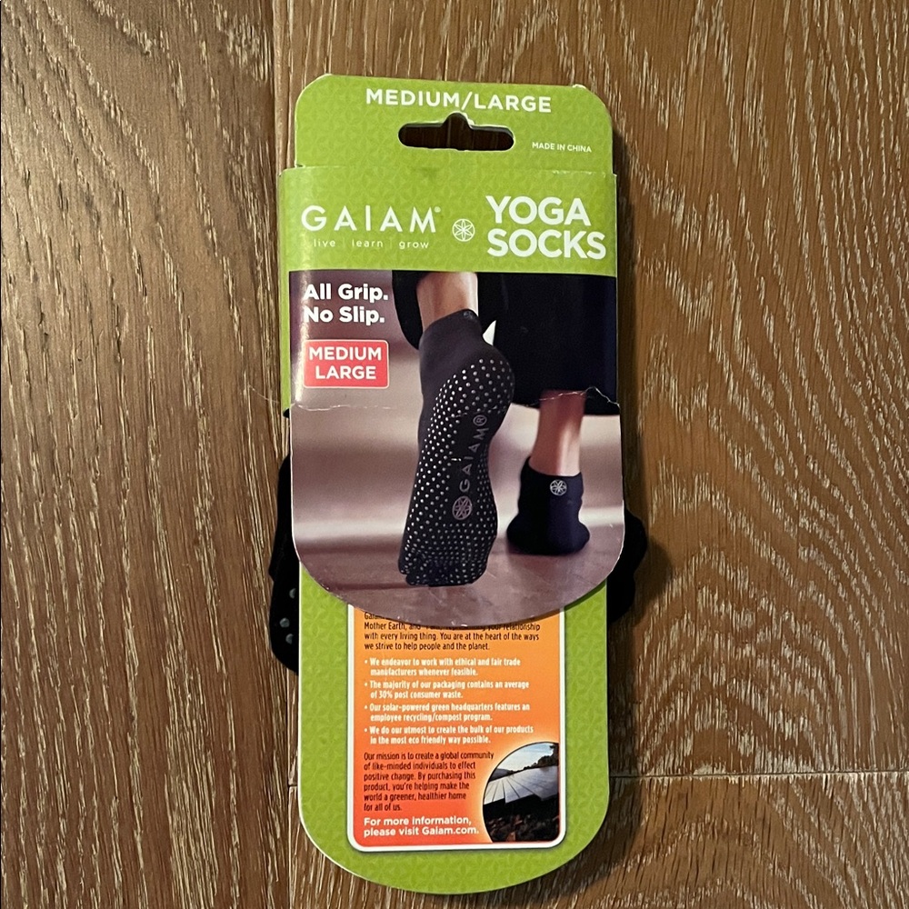 GAIAM Black Non-Slip Yoga Socks M/L
